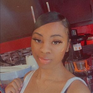 Meet your Posher, Anaya